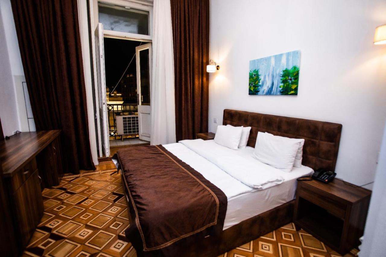 Malakan Hotel Баку Екстериор снимка