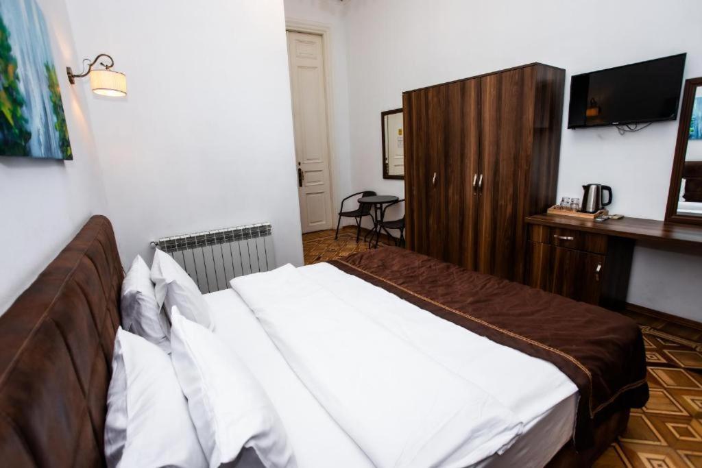 Malakan Hotel Баку Екстериор снимка
