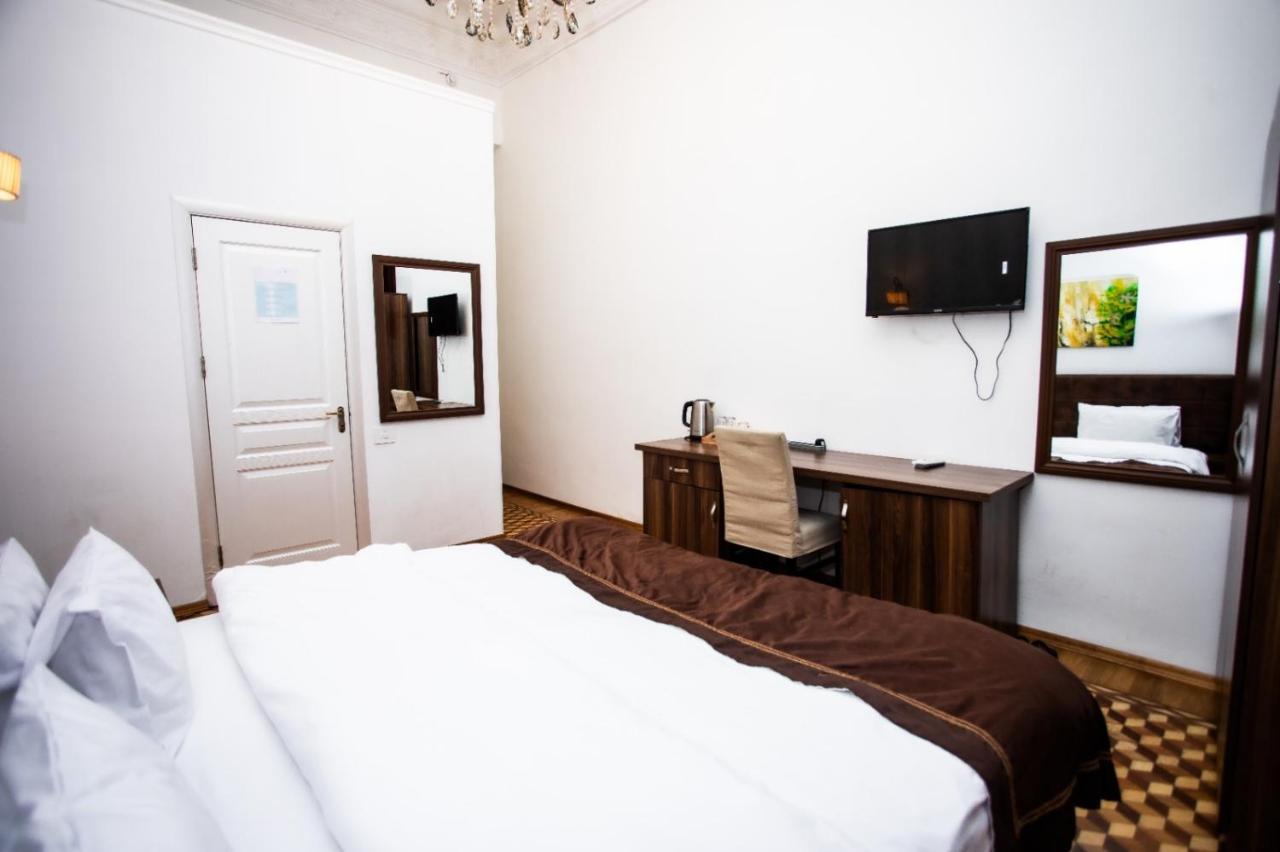 Malakan Hotel Баку Екстериор снимка